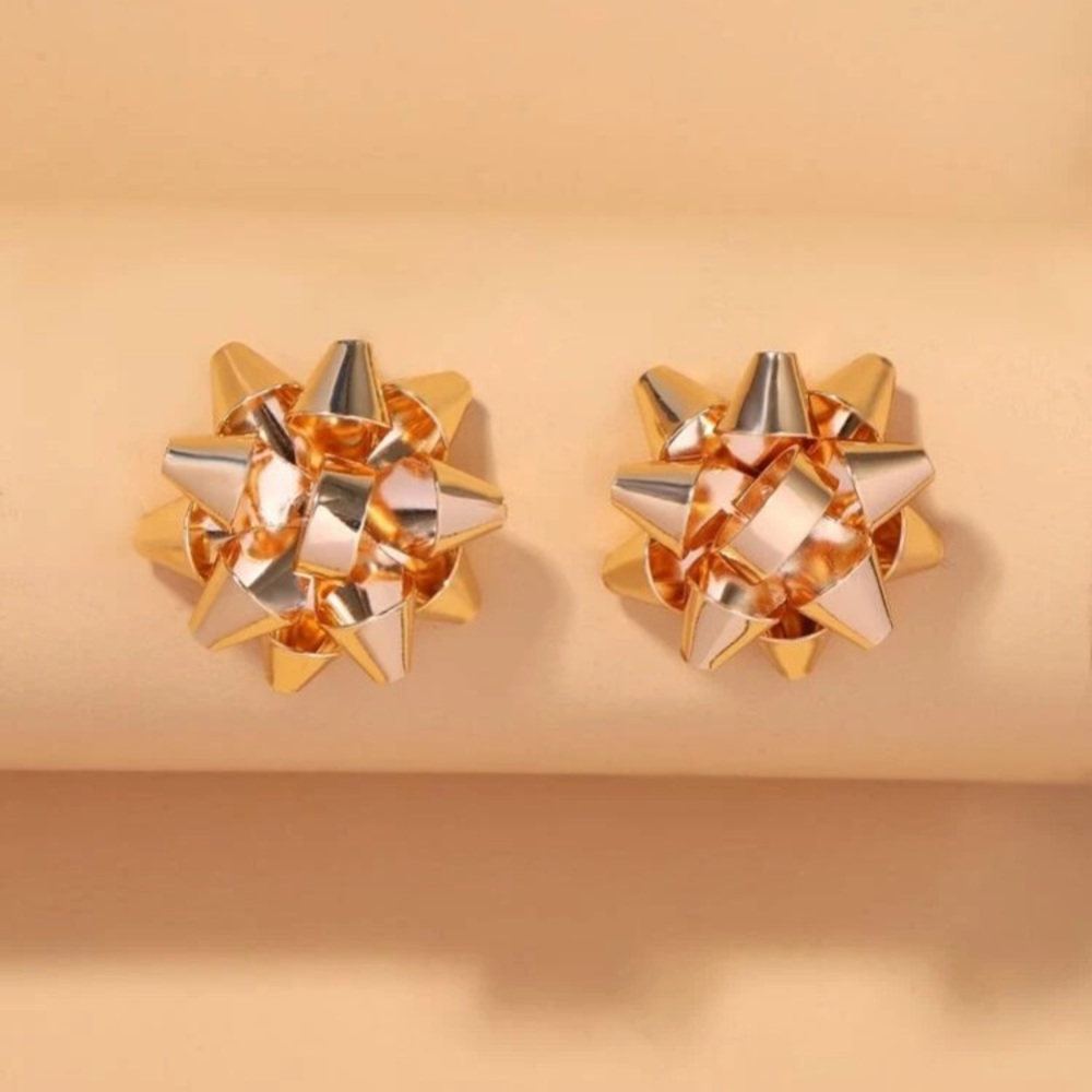 Sold—3 for $10 Metal flower design stud earrings